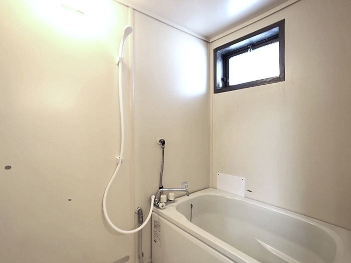 バス・シャワールーム　追い焚き機能付きです。