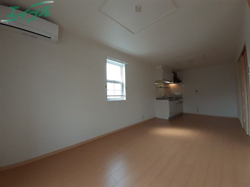 居室・リビング　同型反転参考写真