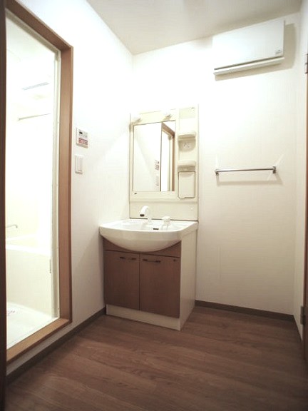 洗面設備　洗髪洗面化粧台付きです♪