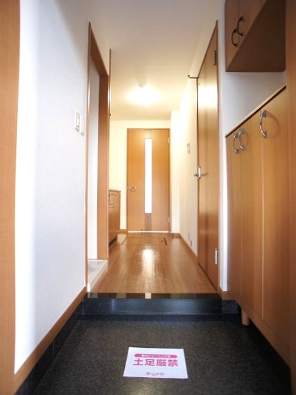 玄関　たくさん収納できるシューズボックスが付いています♪