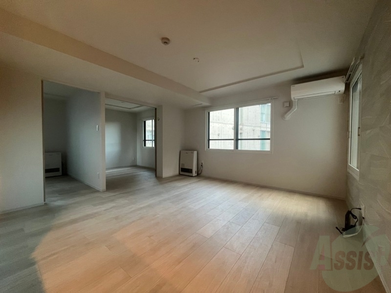 居室・リビング　広くてきれいなリビングです！快適に過ごせそうですね。