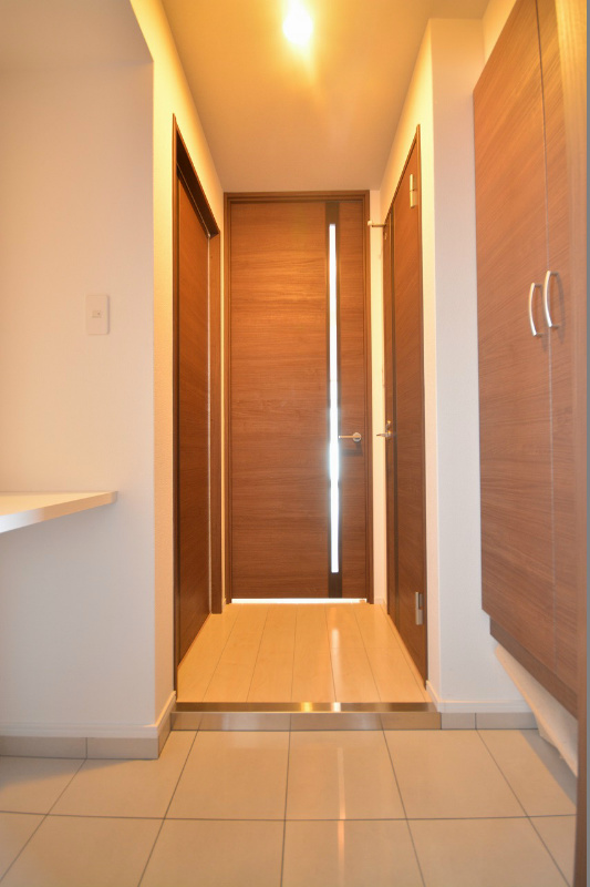 玄関　同タイプのお部屋写真です。