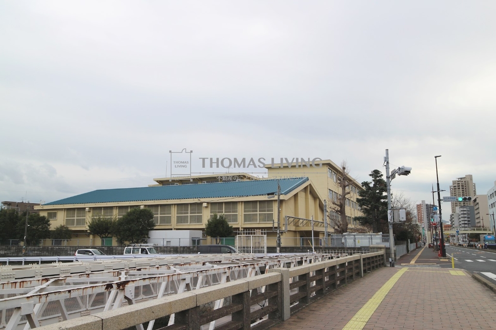 中学校　北九州市立足立中学校（中学校）まで636m