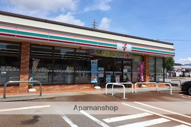 コンビニ　セブン－イレブン高岡米島店（コンビニ）まで302m