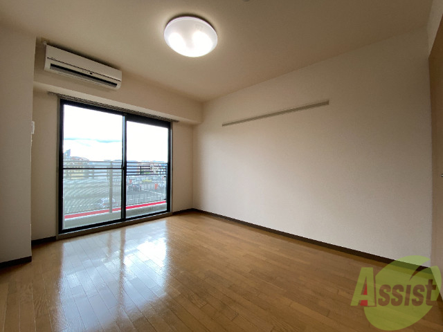 居室・リビング　リビングは、広々していて陽当たりもよさそうですね。