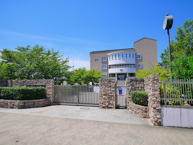 中学校　大和郡山市立郡山南中学校（中学校）まで459m