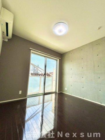 居室・リビング　こちらの居間で趣味の時間をお楽しみください