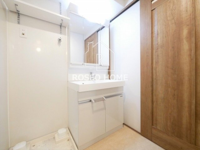 洗面設備　同マンション別部屋：参考写真