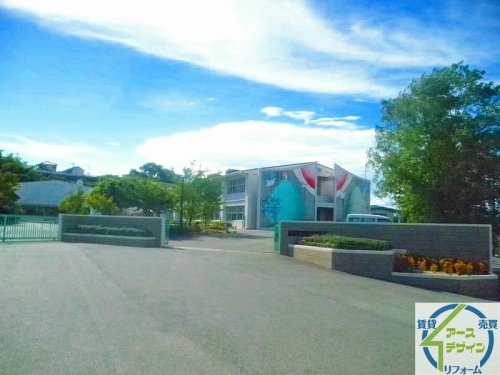 小学校　三木市立緑が丘小学校（小学校）まで595m