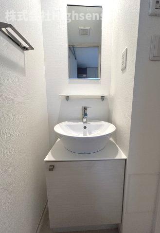 洗面設備　明るい洗面所です