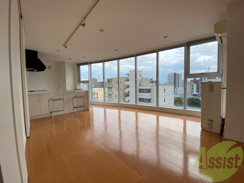 居室・リビング　広くてキレイなお部屋が広がっていて、充実した生活が送れそう。