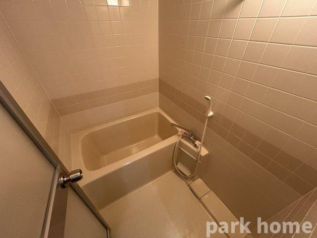 バス・シャワールーム　コンパクトで使いやすいお風呂です