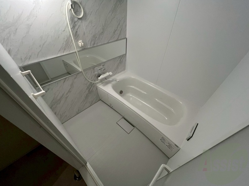 バス・シャワールーム　ユニットバスです。疲れを癒すのに欠かせませんね！