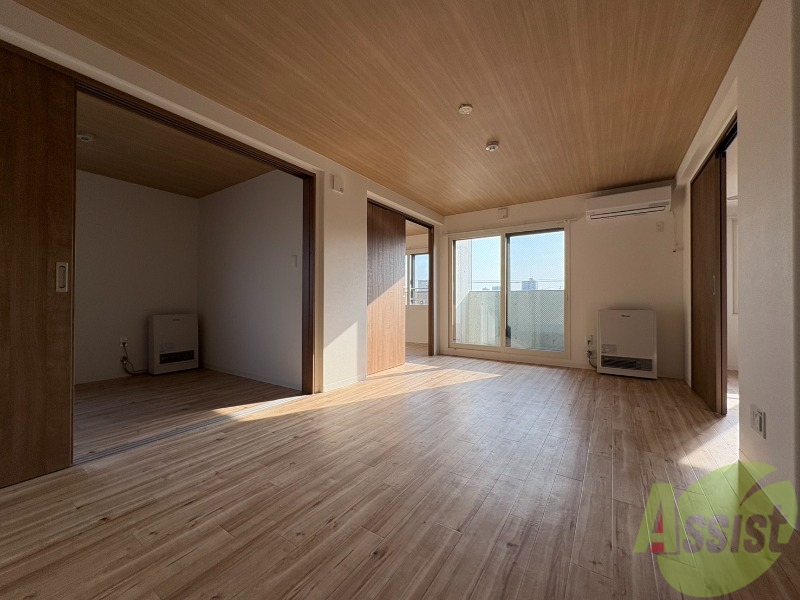 居室・リビング　広くてきれいなリビングです！快適に過ごせそうですね。