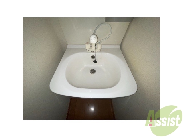 洗面設備　洗面台です。朝の支度はここでばっちりです。