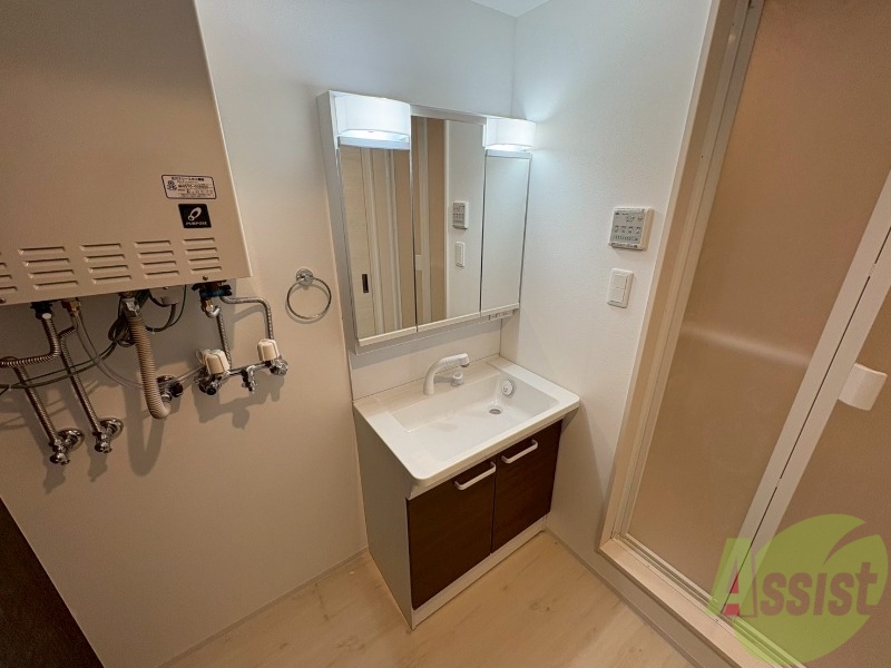 洗面設備　お洒落な独立洗面化粧台になっておりました！