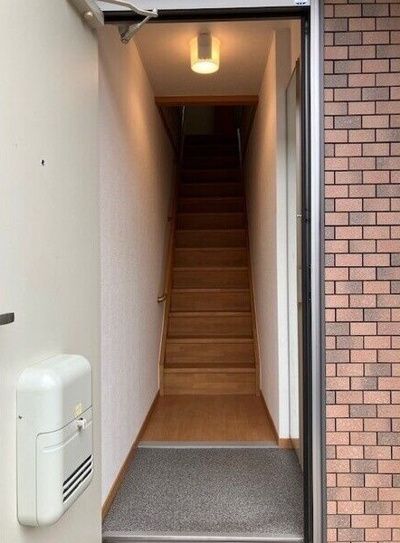 玄関　履かない靴はシューズBOXにしまおうね