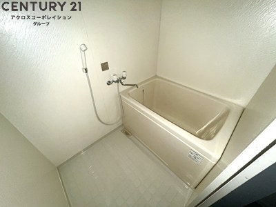 バス・シャワールーム　シンプルなお風呂です。