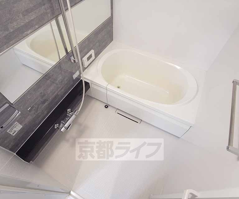 バス・シャワールーム　追い焚き機能つきの浴室です。