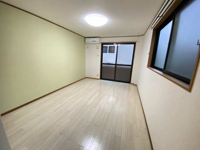 居室・リビング　8.6帖の広めの室内です