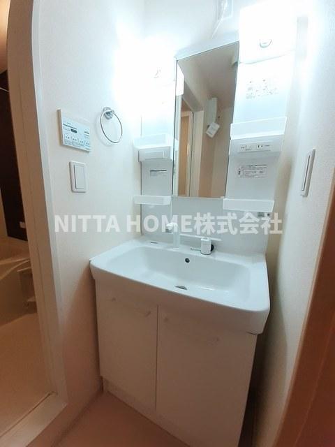 洗面設備　シャワー付きの洗面化粧台もあります◆