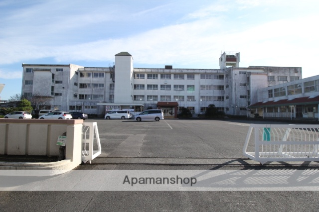 中学校　菊川市立岳洋中学校（中学校）まで830m