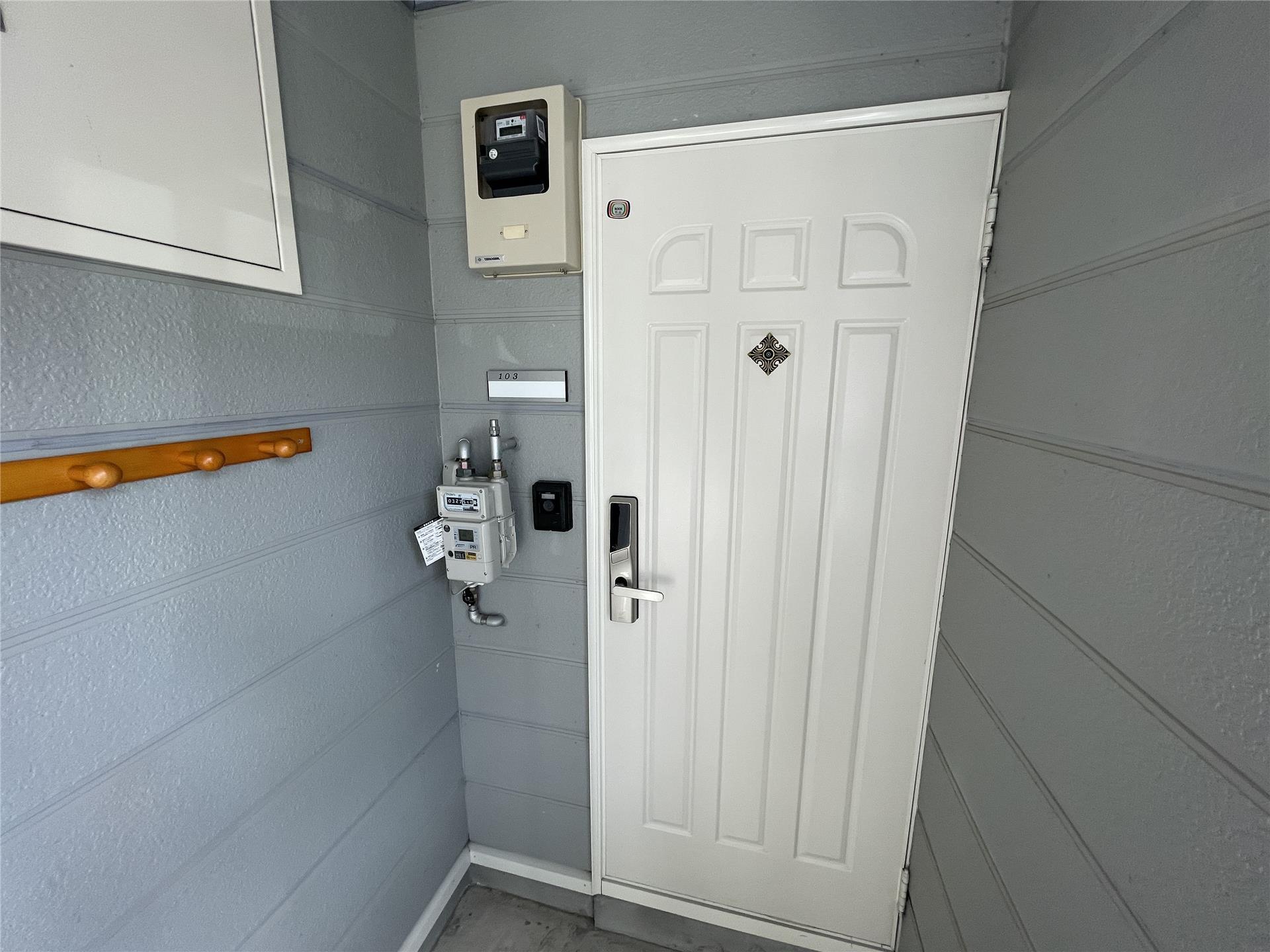 エントランス　玄関外