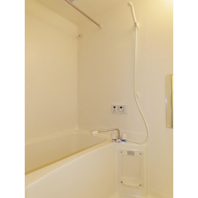 バス・シャワールーム　落ち着いた空間のお風呂です