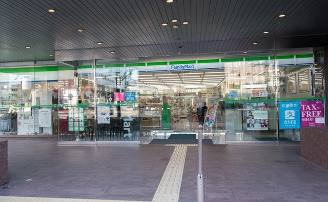 コンビニ　ファミリーマート中之島五丁目店（コンビニ）まで442m