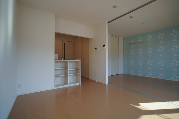 居室・リビング　同じ建物の別なお部屋