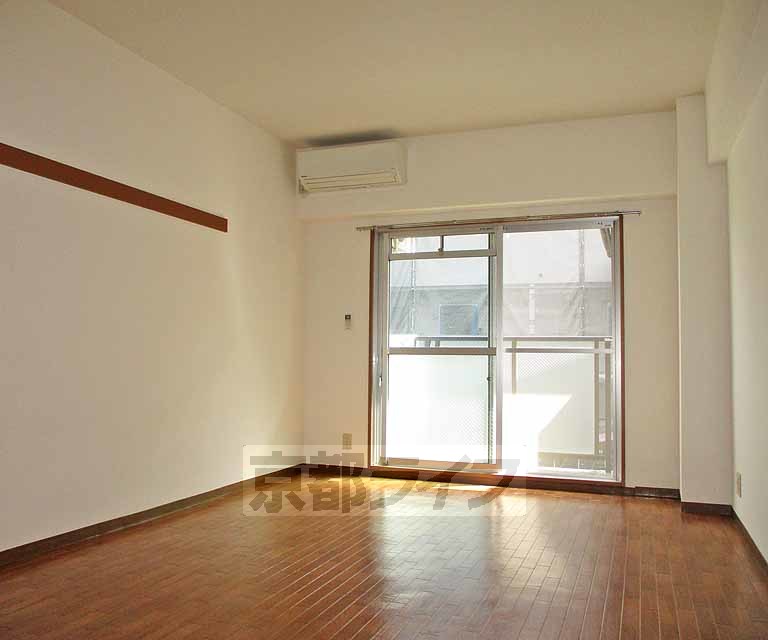 居室・リビング　広々とした部屋です。