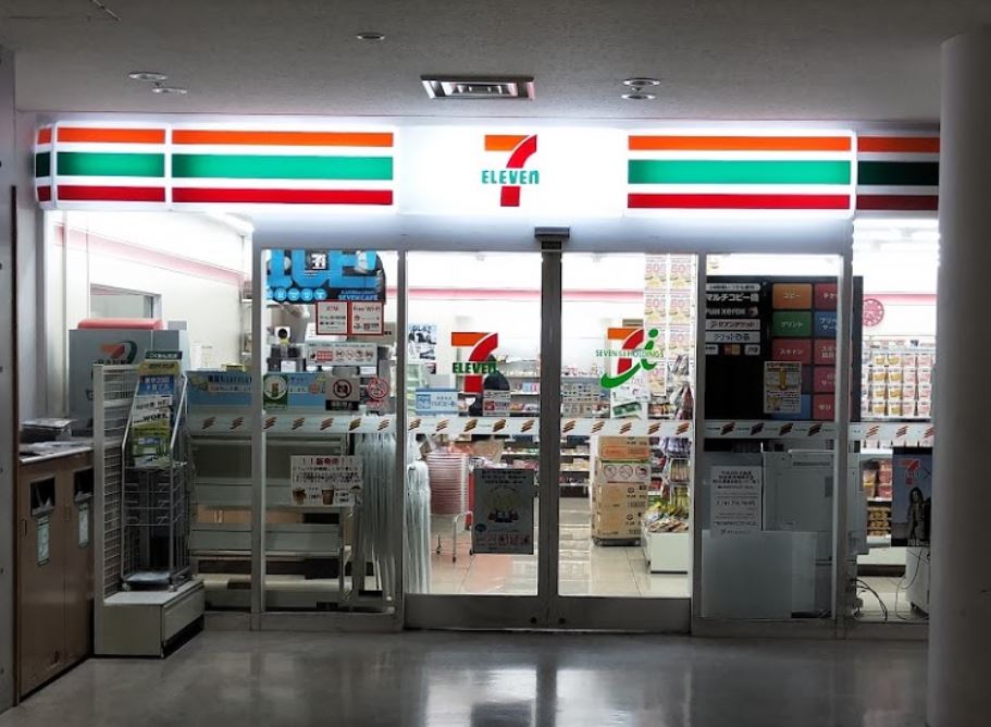 コンビニ　セブンイレブン 東洋大学白山キャンパス店（コンビニ）まで591m