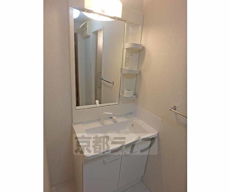 洗面設備　独立シャワー洗面台です。