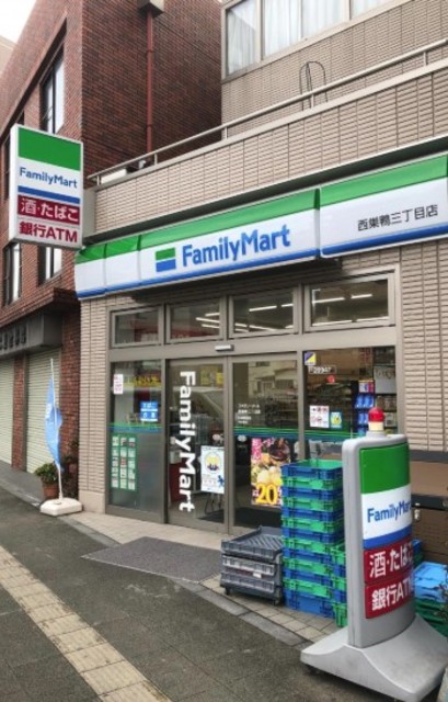 コンビニ　ファミリーマート西巣鴨三丁目店（コンビニ）まで591m