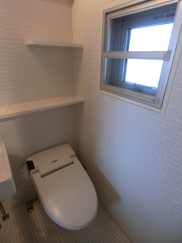 トイレ　他のお部屋の参考写真となります。