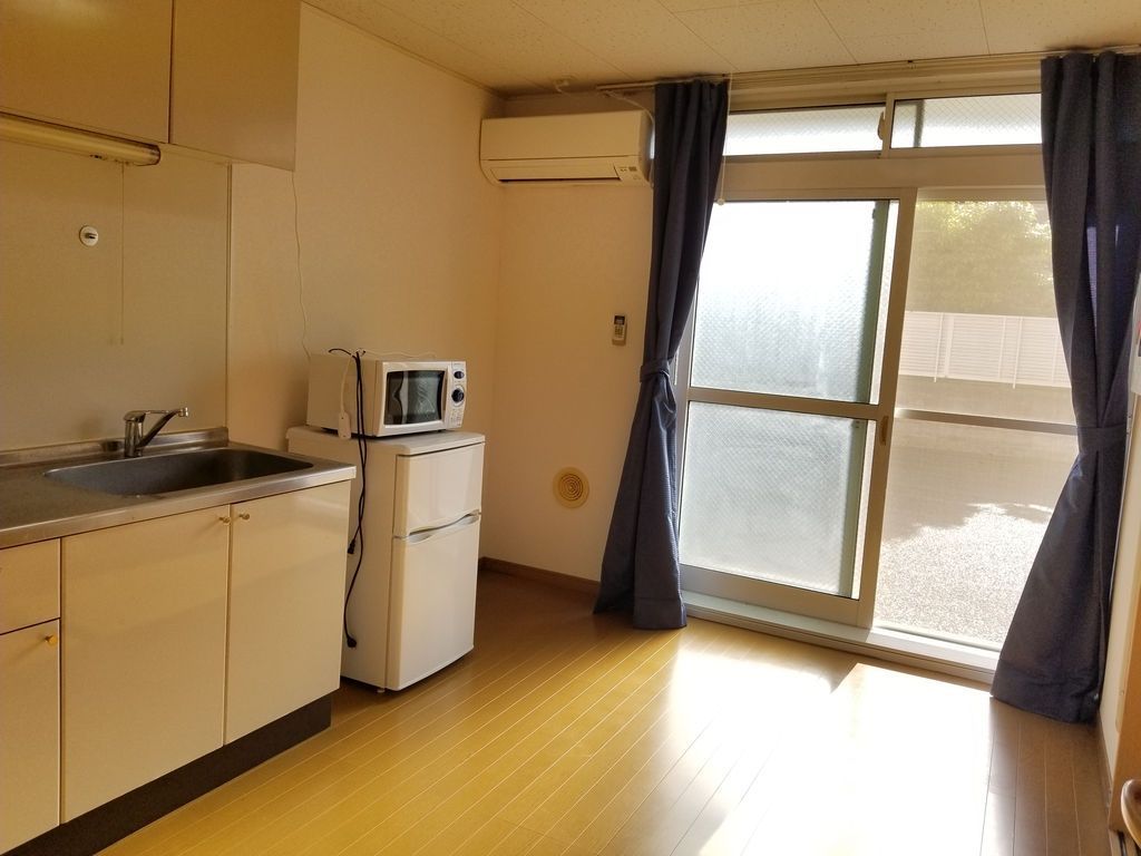 居室・リビング　部屋によって間取り、家具家電の有無が異なります