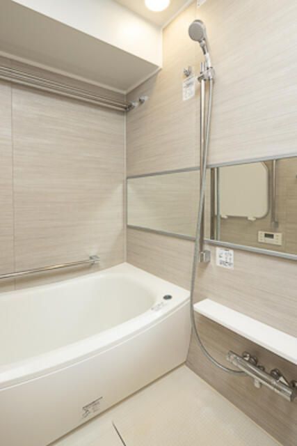 バス・シャワールーム　写真は同タイプ住居です。