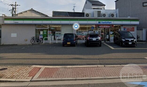 コンビニ　ファミリーマート摂津鳥飼店（コンビニ）まで395m