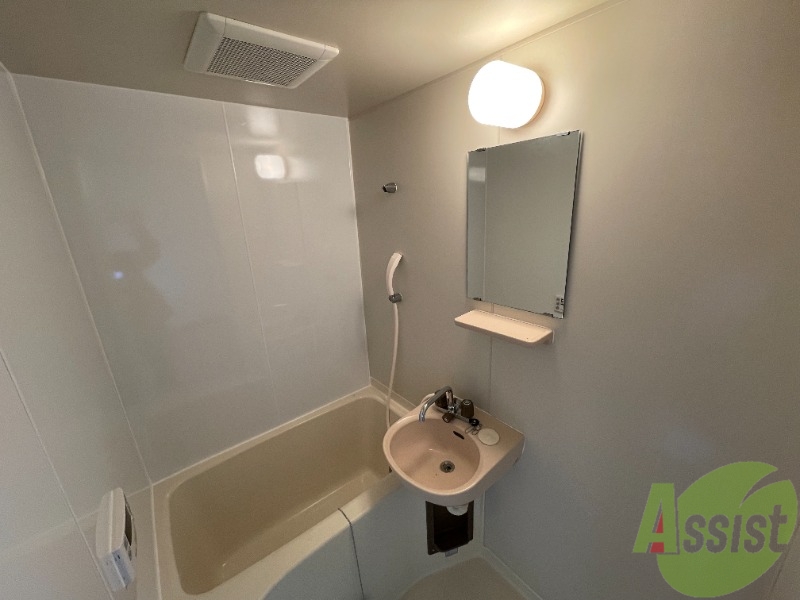 バス・シャワールーム　落ち着いたデザインのバスルーム。ゆったりできそうです。