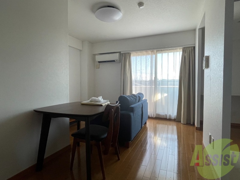 居室・リビング　きれいなＬＤＫが広がっていて居心地が良さそうですね。