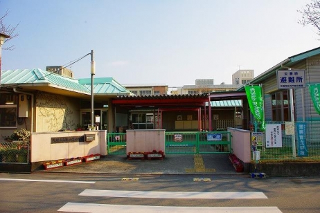 コンビニ　ファミリーマート　天理井戸堂店（コンビニ）まで573m