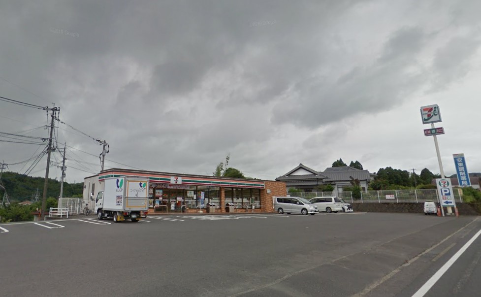 コンビニ　セブンイレブン由布挾間店（コンビニ）まで2318m