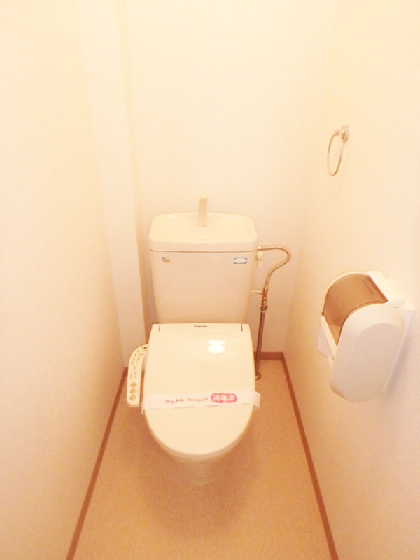 トイレ　温水洗浄便座付き♪