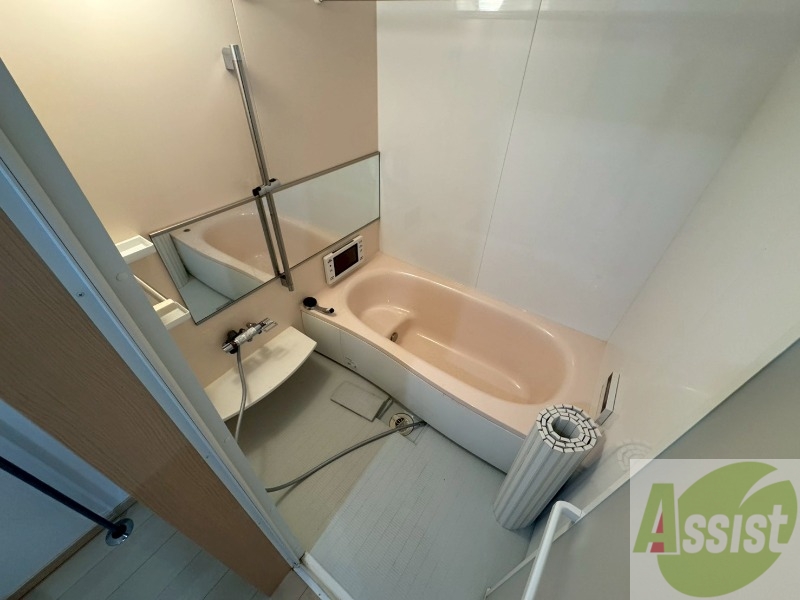 バス・シャワールーム　お風呂になります。一日の疲れを癒してくださいね。