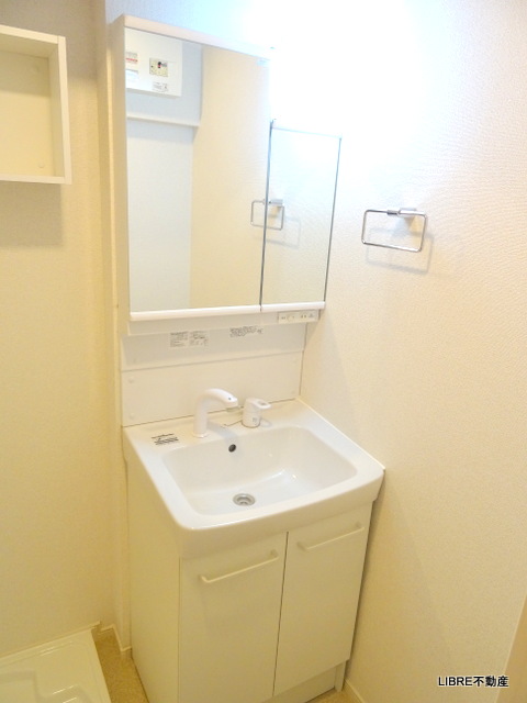 洗面設備　支度に便利な独立洗面台