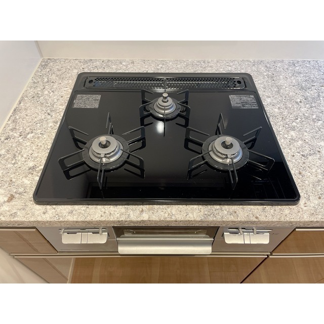 キッチン　３口コンロ