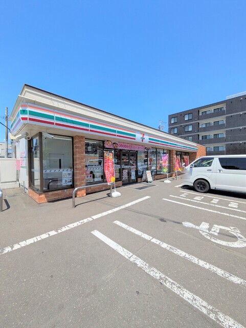 コンビニ　セブンイレブン札幌北２４条東店（コンビニ）まで240m