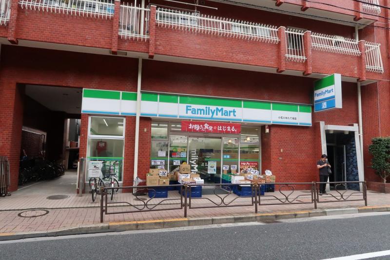 コンビニ　ファミリーマート小石川ゆたて坂店（コンビニ）まで1m