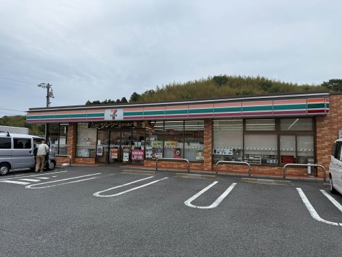 コンビニ　セブンイレブン　四日市東インター店（コンビニ）まで2492m