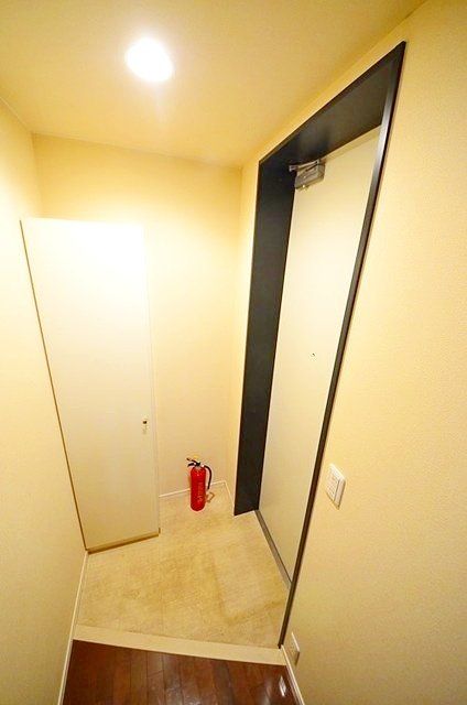 玄関　お部屋探しは株式会社　タウンハウジング　までお気軽にお問合…